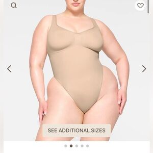 SKIMS Seamless Sculpt Scoop Neck Thong Bodysuit size small MICA